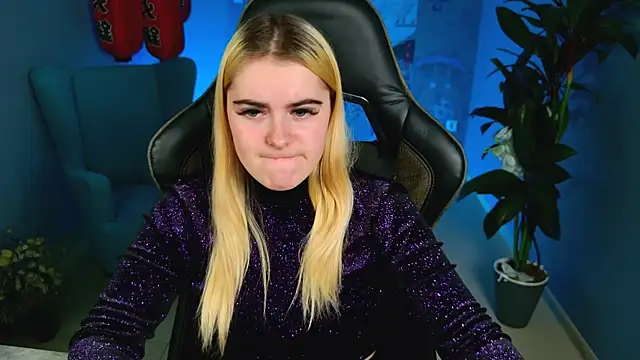 Snapshot of Stef_Nicks chatting on October 9, 10:38 am Stef Nicks online show from October 9, 10:38 am