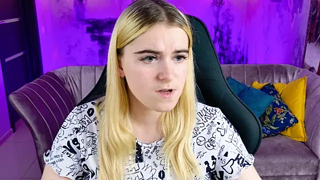 Snapshot of Stef_Nicks chatting on October 22, 9:09 am Stef Nicks online show from October 22, 9:09 am