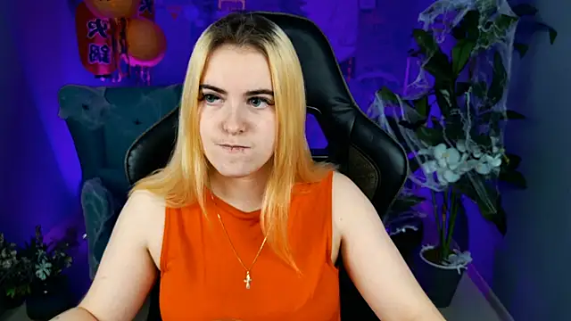 Snapshot of Stef_Nicks chatting on October 25, 9:19 am Stef Nicks online show from October 25, 9:19 am