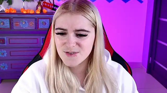 Snapshot of Stef_Nicks chatting on October 29, 9:41 am Stef Nicks online show from October 29, 9:41 am