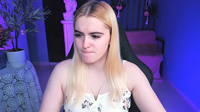 Snapshot of Stef_Nicks chatting on December 1, 9:10 am Stef Nicks online show from December 1, 9:10 am