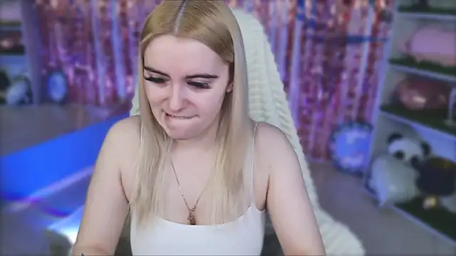 Stef Nicks online show from February 12, 9:09 am