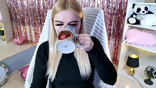 Stef Nicks online show from May 30, 5:03 am