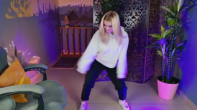 Snapshot of Stef_Nicks chatting on November 8, 9:13 am Stef Nicks online show from November 8, 9:13 am