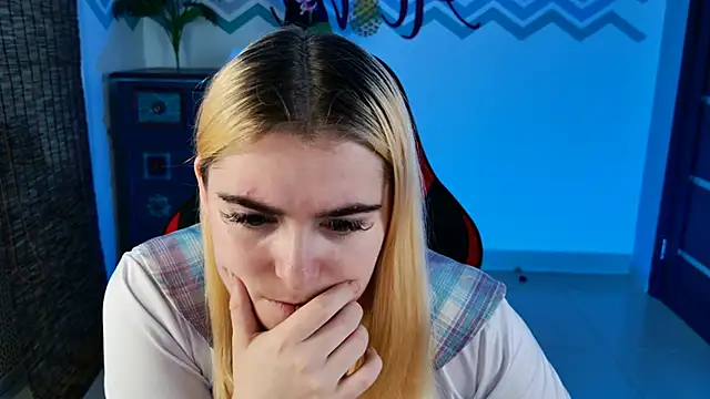 Snapshot of Stef_Nicks chatting on October 24, 6:12 am Stef Nicks online show from October 24, 6:12 am