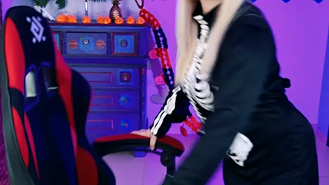 Snapshot of Stef_Nicks chatting on October 30, 9:07 am Stef Nicks online show from October 30, 9:07 am