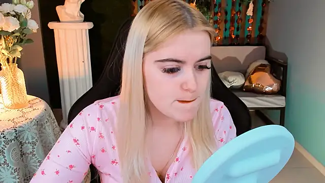 Stef Nicks online show from February 24, 9:10 am