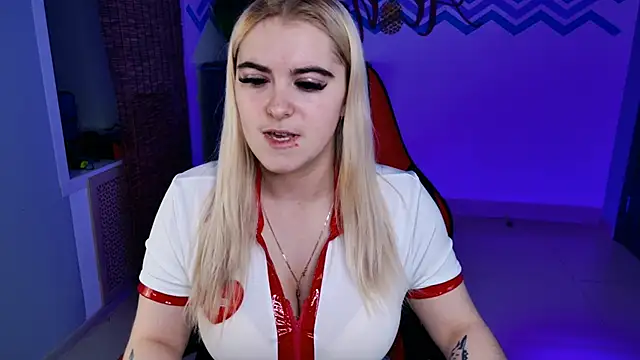 Snapshot of Stef_Nicks chatting on November 2, 9:03 am Stef Nicks online show from November 2, 9:03 am