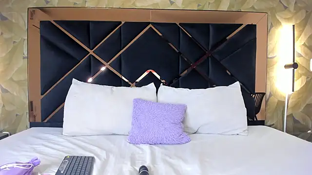 Snapshot of AliciaJerez1 chatting on October 23, 12:31 am AliciaJerez1 online show from October 23, 12:31 am