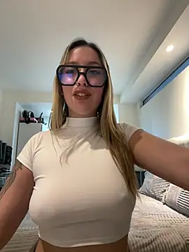 Snapshot of miagarcia250 chatting on June 19, 7:52 pm miagarcia250 online show from June 19, 7:52 pm