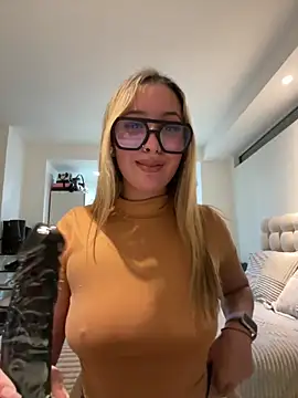 miagarcia250 online show from May 4, 4:38 am