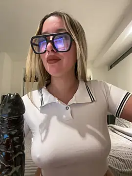 miagarcia250 online show from April 28, 3:44 am