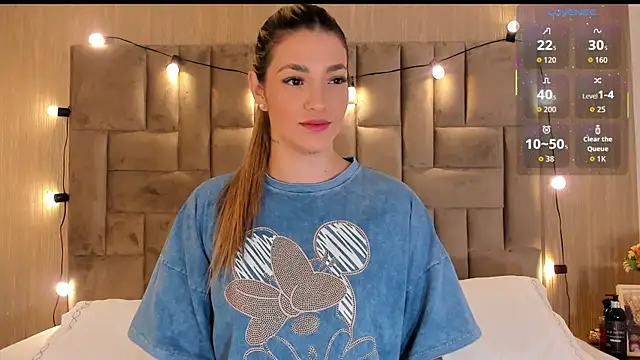 ClaradelMar online show from November 18, 10:40 am