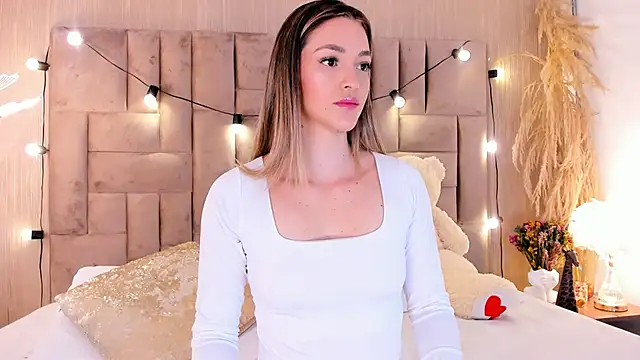 ClaradelMar online show from March 28, 10:05 am