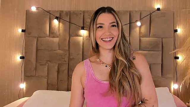 Snapshot of ClaradelMar chatting on October 13, 11:34 am ClaradelMar online show from October 13, 11:34 am