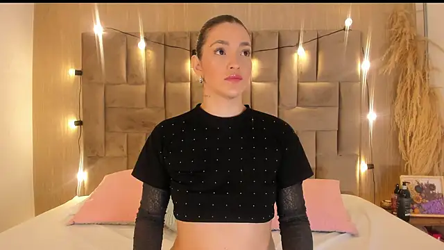 ClaradelMar online show from December 4, 10:25 am