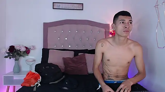 Snapshot of AmelieAndAce chatting on September 24, 12:44 pm AmelieAndAce online show from September 24, 12:44 pm