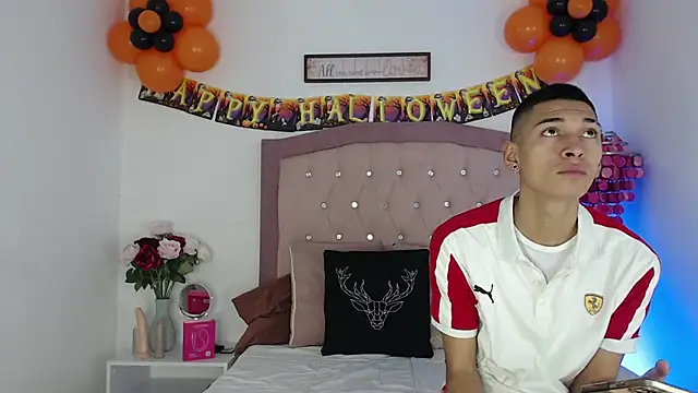 Snapshot of AmelieAndAce chatting on October 7, 1:01 pm AmelieAndAce online show from October 7, 1:01 pm