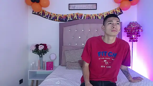 Snapshot of AmelieAndAce chatting on October 14, 12:50 pm AmelieAndAce online show from October 14, 12:50 pm