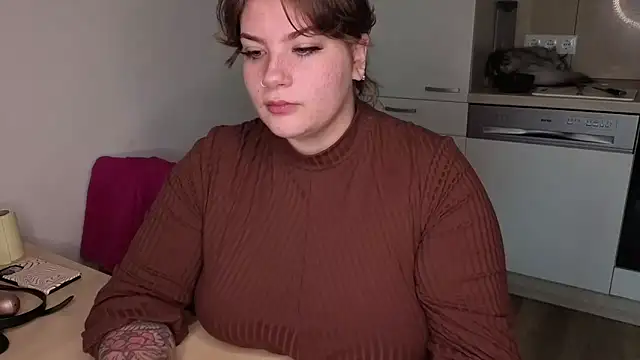 MaeNoir online show from October 22, 2:16 pm