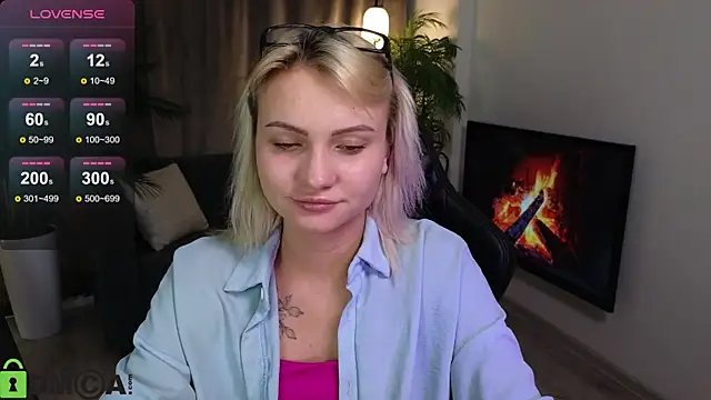 Cameronlovely  online show from October 24, 6:51 pm