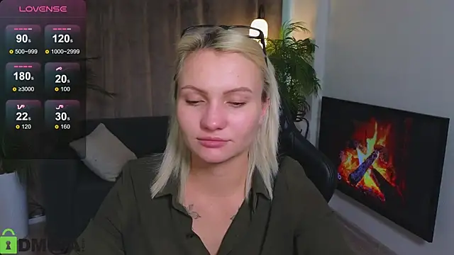 Cameronlovely  online show from October 22, 9:20 am