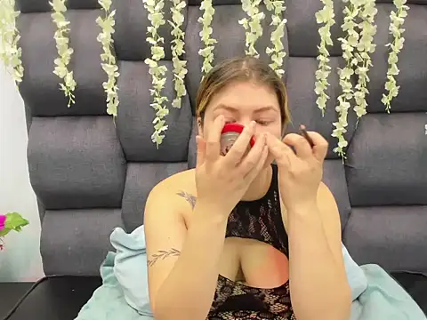 Snapshot of JuliettaRousse69 chatting on January 10, 12:33 pm JuliettaRousse69 online show from January 10, 12:33 pm