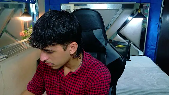 Snapshot of Alan_Del_Reyx chatting on February 8, 6:33 am Alan Del Reyx online show from February 8, 6:33 am