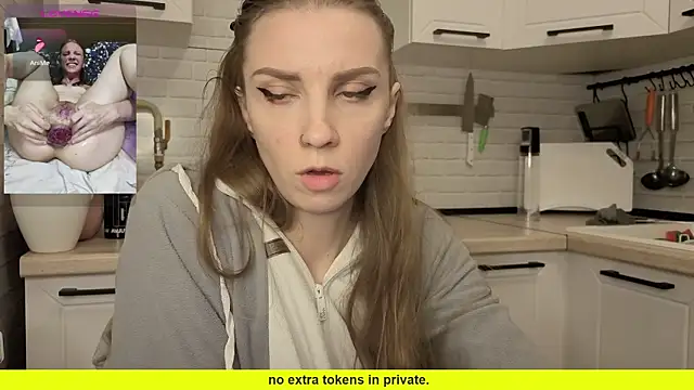 Snapshot of Edena_ chatting on May 2, 10:48 pm Edena online show from May 2, 10:48 pm