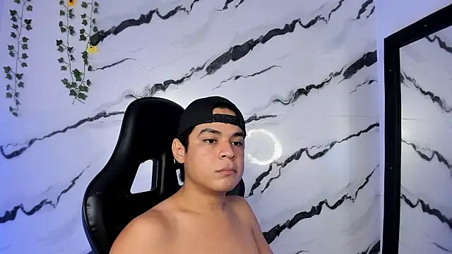 Snapshot of edy_play chatting on February 7, 6:32 am edy play online show from February 7, 6:32 am