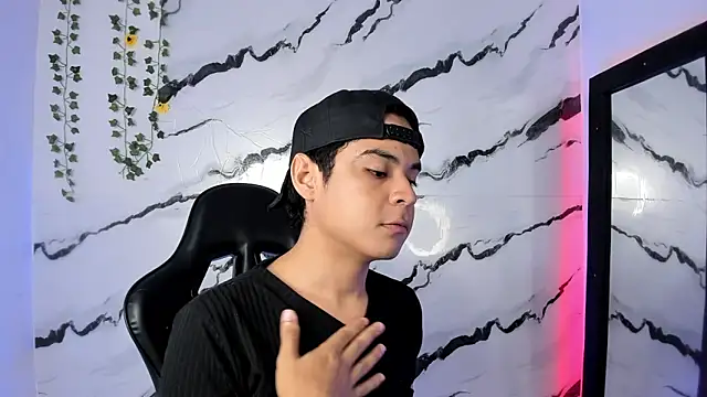 Snapshot of edy_play chatting on February 4, 5:13 am edy play online show from February 4, 5:13 am