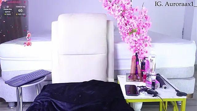 Snapshot of Auroraa_x1 chatting on November 11, 1:00 am Auroraa x1 online show from November 11, 1:00 am