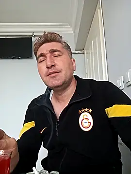 Snapshot of mert0359 chatting on October 6, 9:54 am mert0359 online show from October 6, 9:54 am