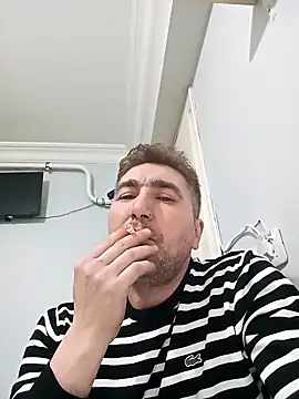 Snapshot of mert0359 chatting on February 5, 2:46 pm mert0359 online show from February 5, 2:46 pm