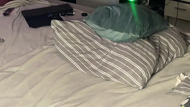 Snapshot of GayFun_bln chatting on December 4, 8:35 am GayFun bln online show from December 4, 8:35 am