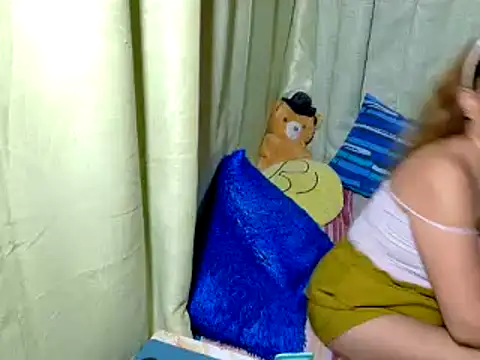 Snapshot of xxloveheart chatting on February 14, 10:32 pm xxloveheart online show from February 14, 10:32 pm