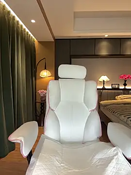 AYW-21 online show from March 3, 2:46 pm