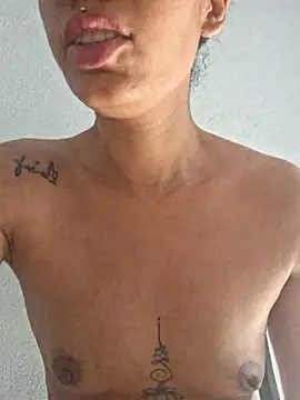 Snapshot of RavenShyfit chatting on November 7, 5:39 pm RavenShyfit online show from November 7, 5:39 pm