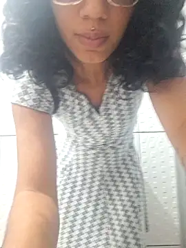 Snapshot of RavenShyfit chatting on November 12, 11:52 pm RavenShyfit online show from November 12, 11:52 pm