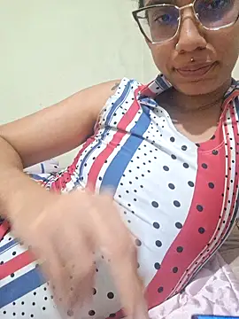 Snapshot of RavenShyfit chatting on October 30, 7:55 pm RavenShyfit online show from October 30, 7:55 pm