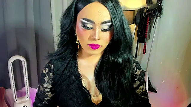 Snapshot of MagnaCumLoader17 chatting on November 13, 10:13 pm MagnaCumLoader17 online show from November 13, 10:13 pm