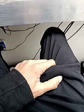 Snapshot of Jose20moro chatting on November 29, 3:45 pm Jose20moro online show from November 29, 3:45 pm