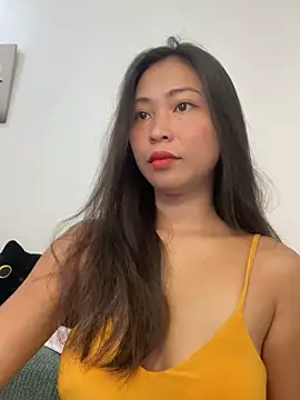 Snapshot of EmmaSean chatting on May 18, 2:12 am EmmaSean online show from May 18, 2:12 am