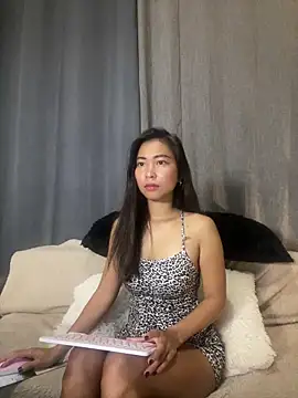 Snapshot of EmmaSean chatting on May 8, 11:52 pm EmmaSean online show from May 8, 11:52 pm