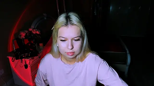 ChloeRicc online show from October 30, 7:28 am