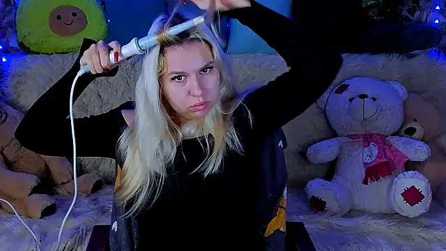 ChloeRicc online show from September 20, 6:51 am