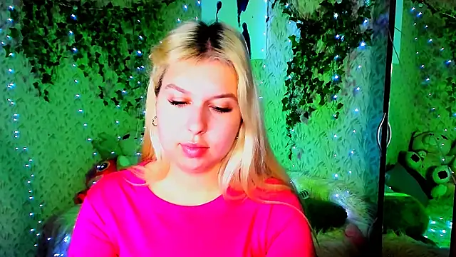 ChloeRicc online show from November 15, 2:10 pm