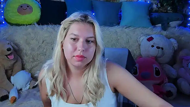 ChloeRicc online show from September 8, 3:00 pm