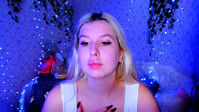 ChloeRicc online show from November 11, 8:03 pm