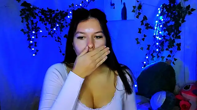 ChloeRicc online show from December 18, 11:14 am